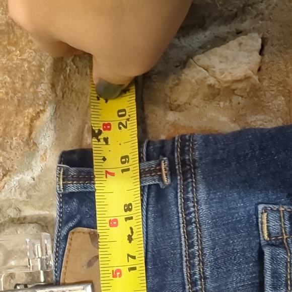 AMERICAN EAGLE SUPER STRETCH ARTIST CROP JEANS - Picture 9 of 16